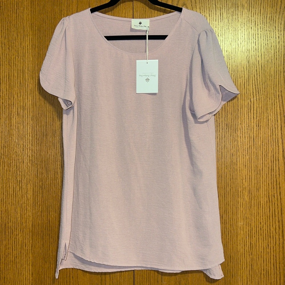 Lilac colored Blouse w cap sleeve